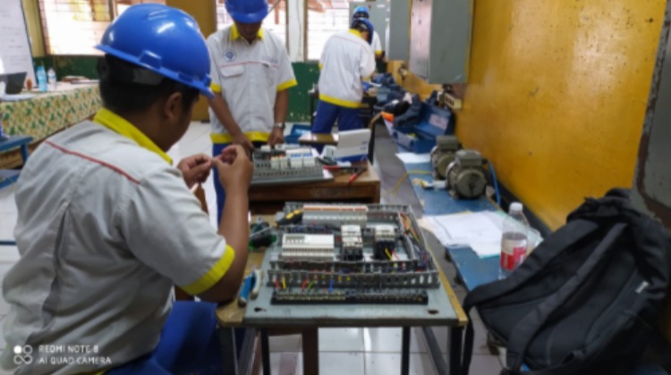 Teknik Elektronika Industri